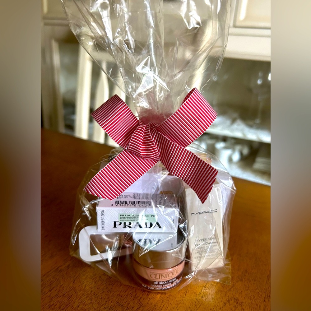 BEAUTY BUNDLE - Picture 3 of 3